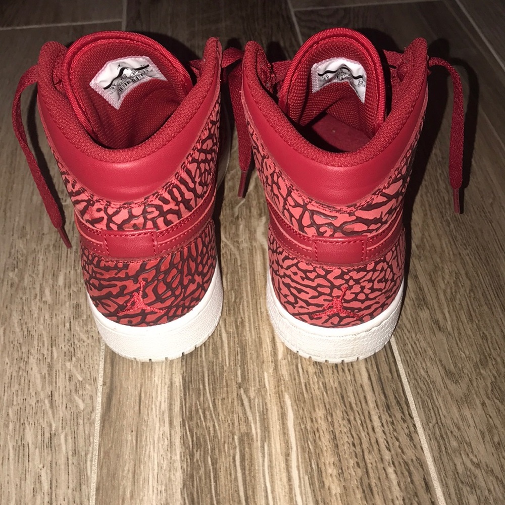 Red Air Jordan 1 Retro Elephant - Picture 3 of 7